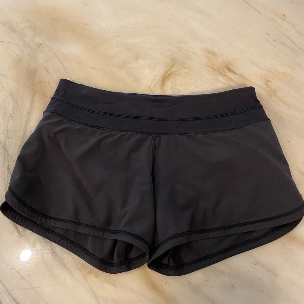 Lululemon Speed Up Shorts, size 6 *4 inch inseam